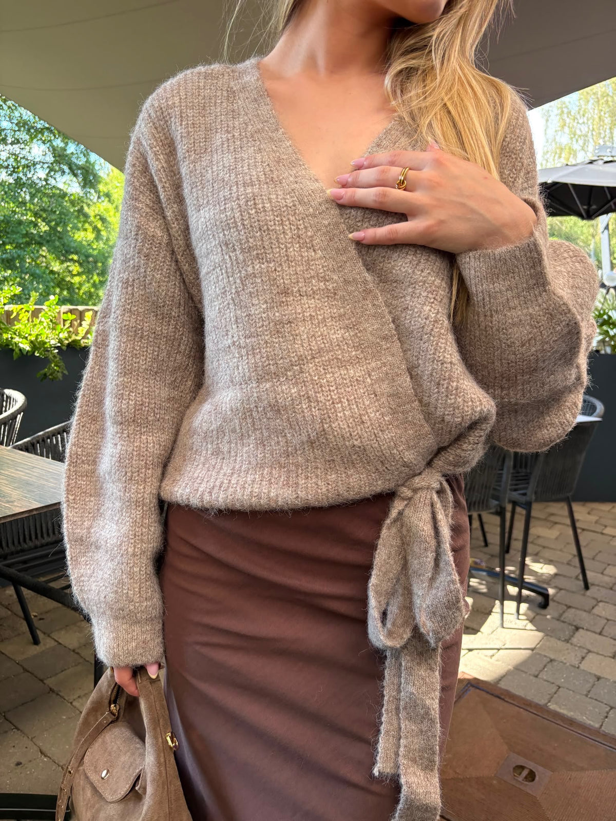 Pull cache-coeur à nouer