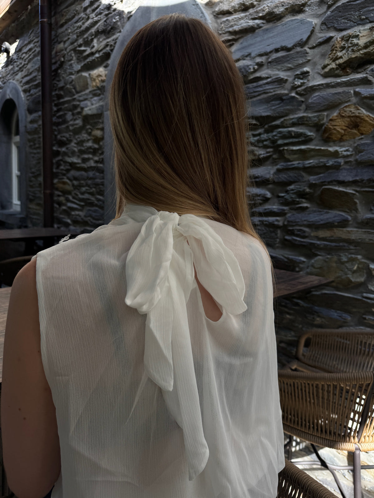 Blouse sans manches décolletée