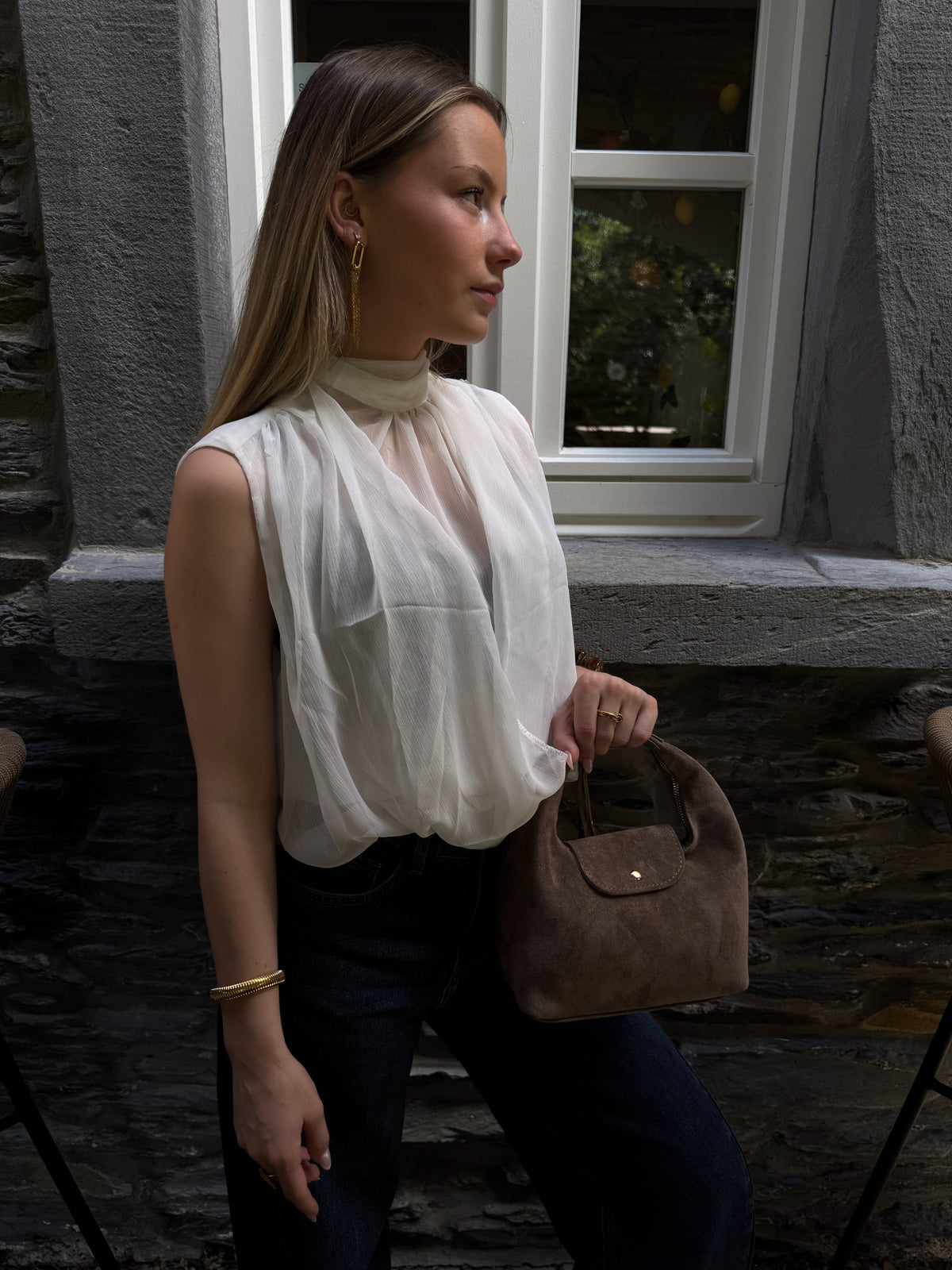 Blouse sans manches décolletée